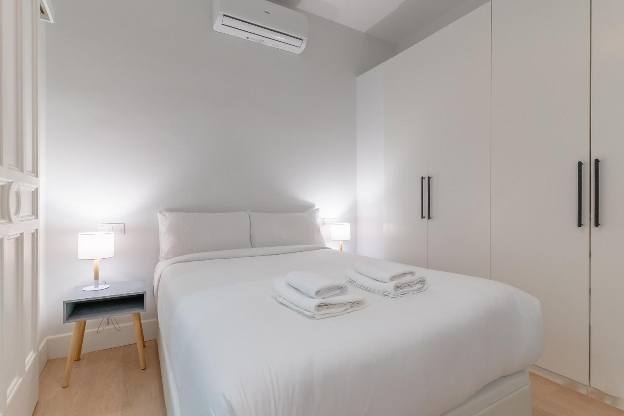 Cozy And Central-1Bd 1Bth- Cortes Apartment Madrid Bagian luar foto