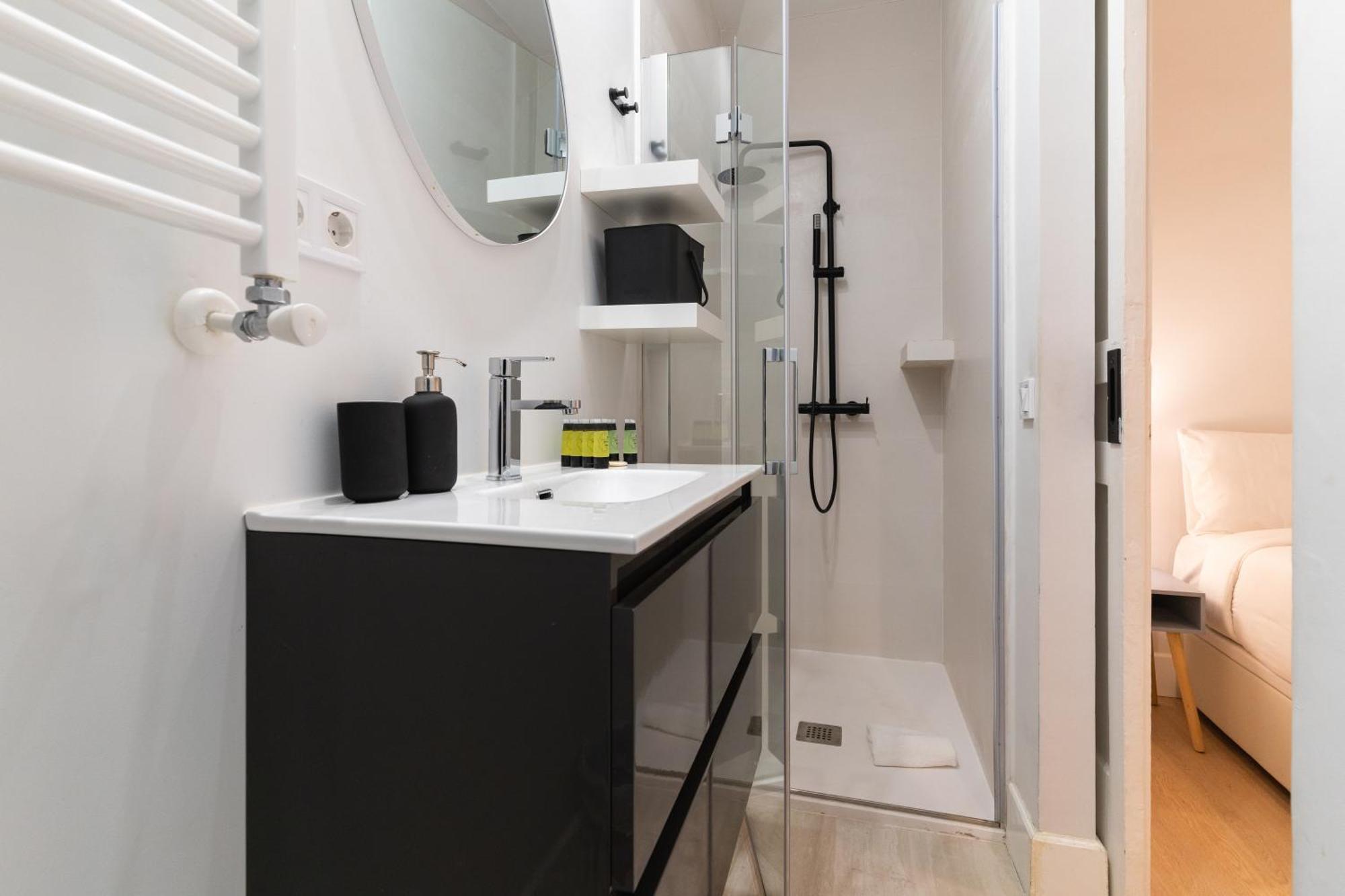 Cozy And Central-1Bd 1Bth- Cortes Apartment Madrid Bagian luar foto