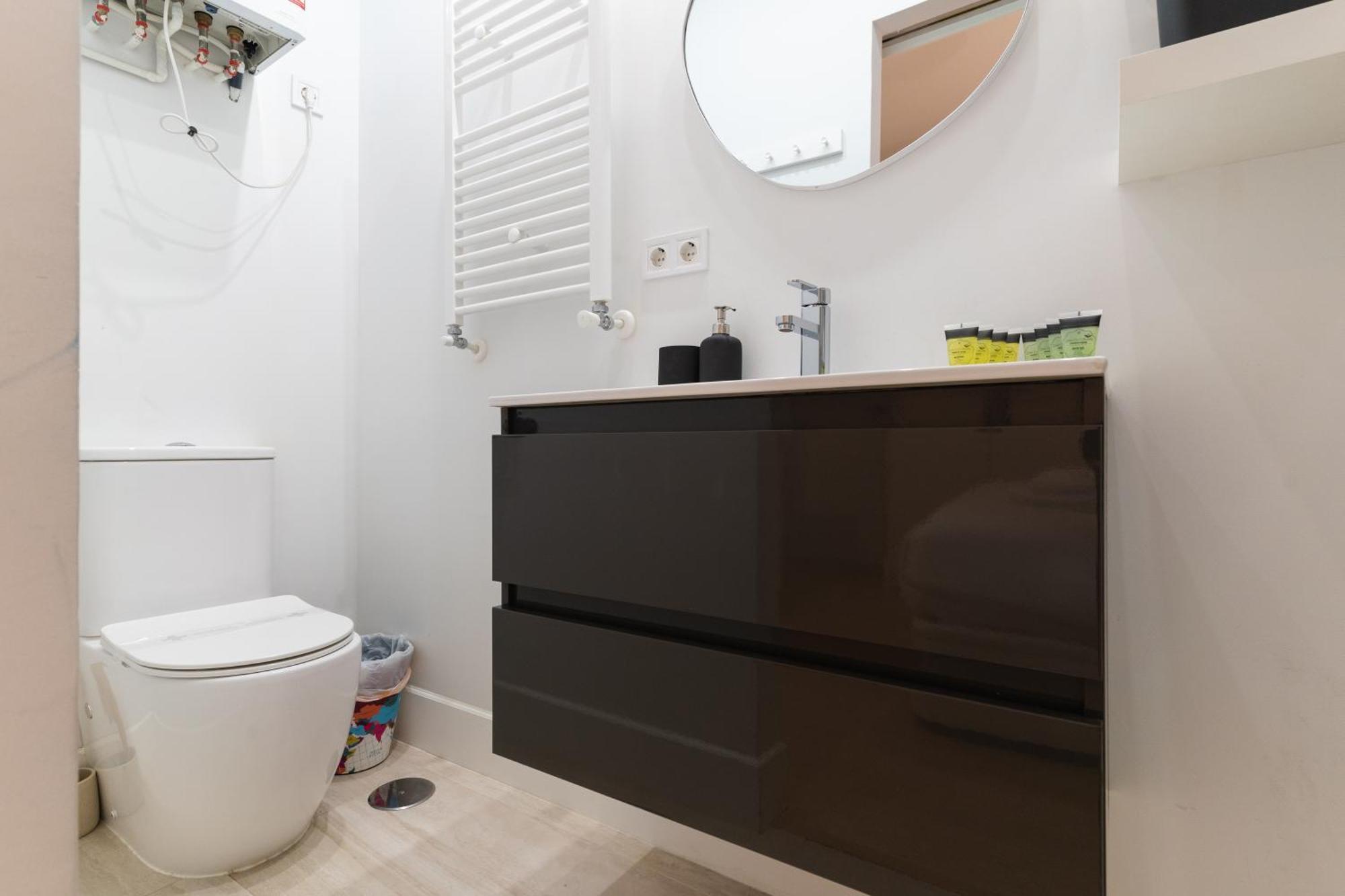 Cozy And Central-1Bd 1Bth- Cortes Apartment Madrid Bagian luar foto